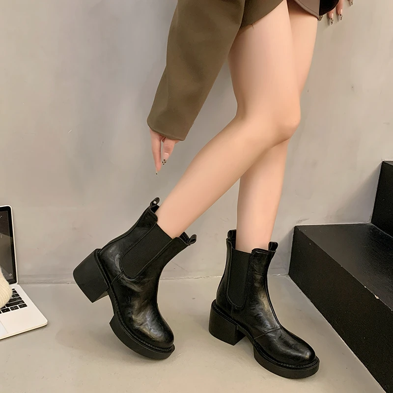 Новинка зимние ботинки на толстом каблуке женские модные износостойкие короткие