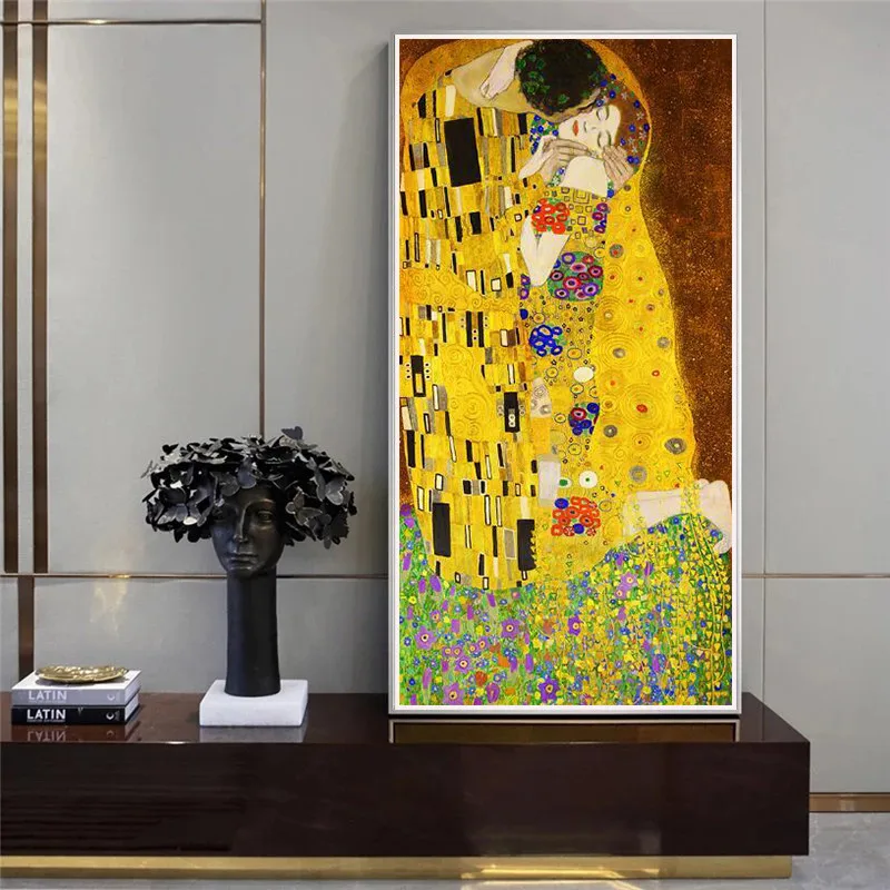 Постер климт. Ламинат gustav klimt. Gustav klimt the kiss. Климт поцелуй картина фото на холсте. Все ту же картину.