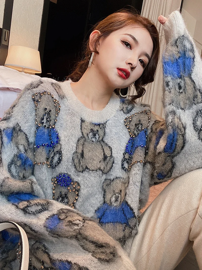 

Women's sweater with bear print, clothes for men and women in Europe
