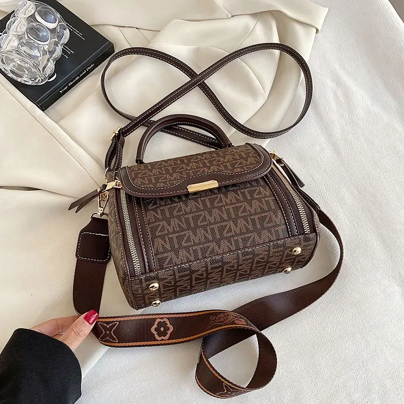 2023 Summer Fashion soft leather hand bill shoulder large capacity women's bag