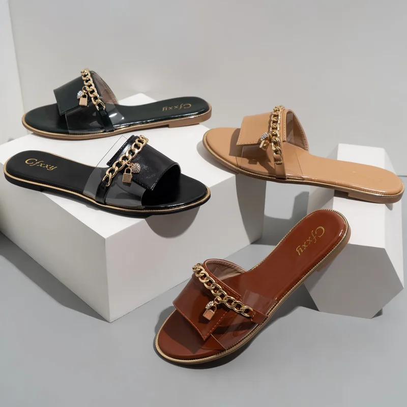 

Шлепанцы женские на плоской подошве, сандалии с цепочкой, дизайнерские, сланцы, Повседневная универсальная пляжная одежда, удобные несколь...