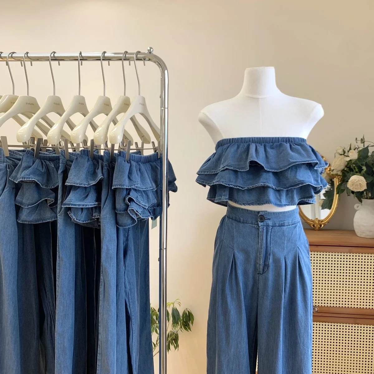 

Ruffle Strapless Vest Top And High Waist Straight Jeans Summer Women Thin Two-piece Set