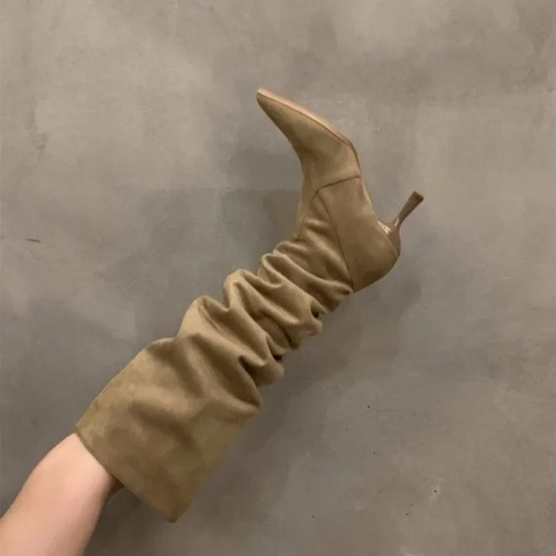 Женские высокие ботинки без шнуровки леопардовые плиссированные с острым носком