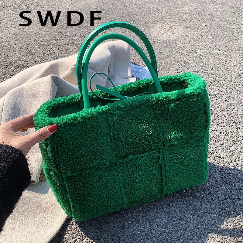 

SWDF New 2022 Hit Winter Brand Luxury Lattice Faux Fur Big Tote Women Designer Handbags Warm Lambswool Plush Scatchals Side Bags