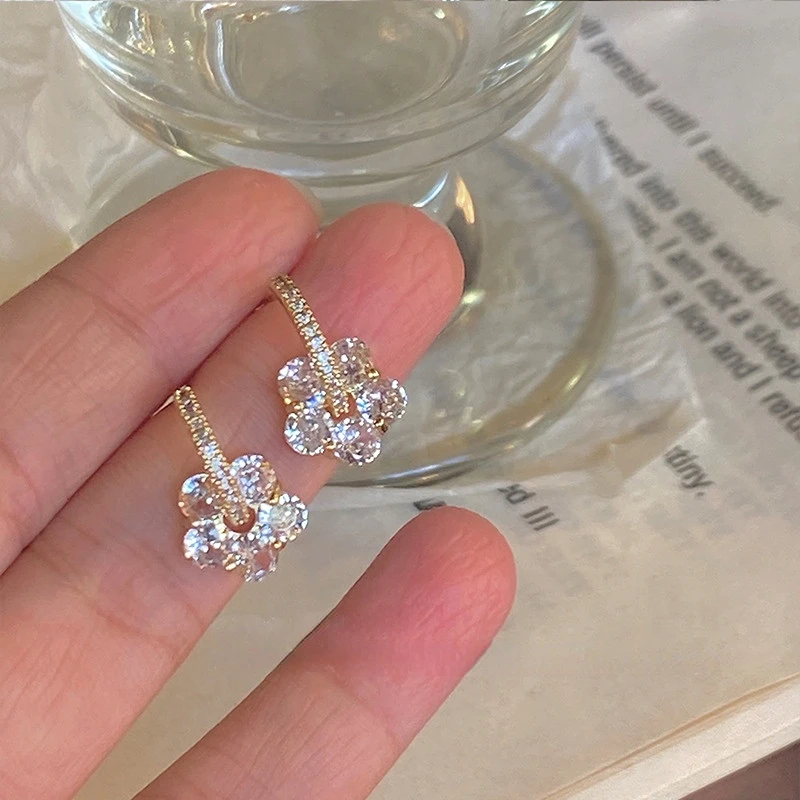 

Korean New 925 Silver Needle Flower Diamond Earrings for Women Jewelry Exquisite Zircon Ear Studs