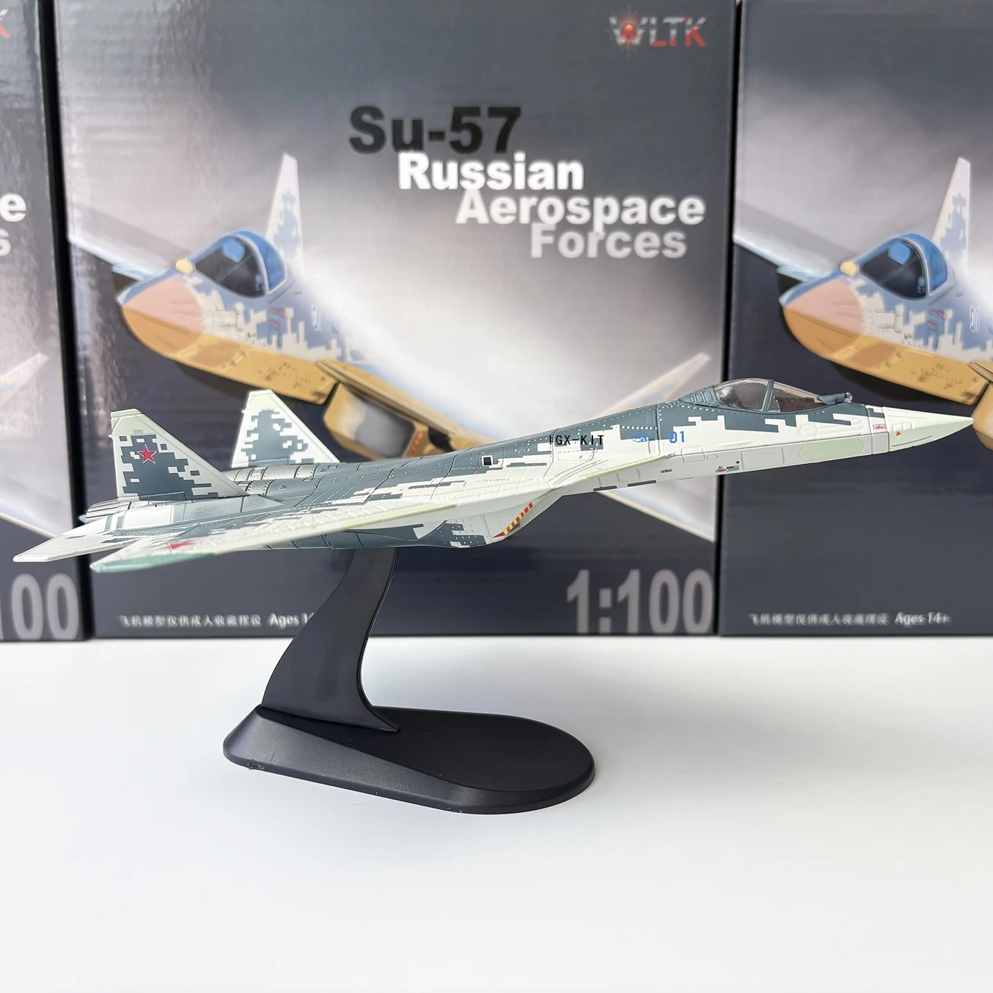 Фото Масштабная модель истребителя СУ-57 ВВС России (1:100) - СУ-57 01 #   Металлическая модель самолета: подарок, украшение, предмет декора №1