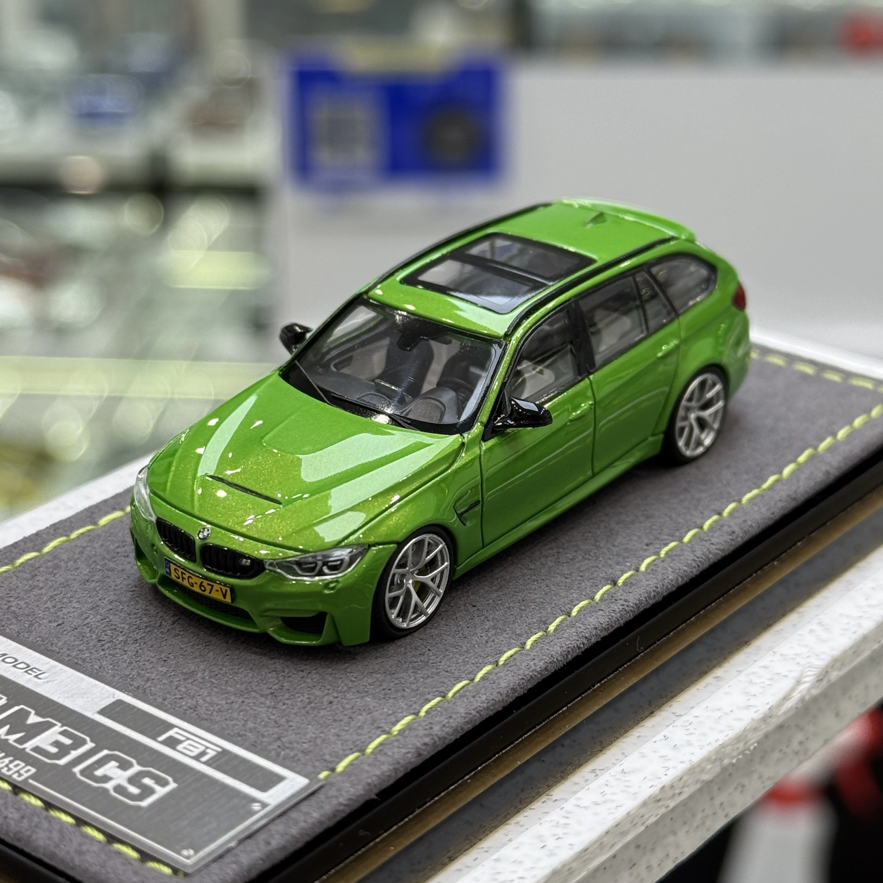 Фото Миниатюрная модель автомобиля MORTAL 1:64 F81 M3 CS Touring Touring Touring из литого под давлением сплава, в наличии, украшения для взрослых, игрушки для мальчиков №4