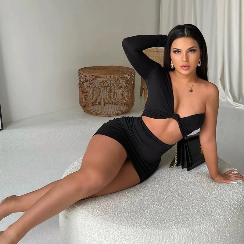 

Hot European and American women's spring 2022 new solid color sexy irregular one-shoulder sleeve chest wrap T-shirt women