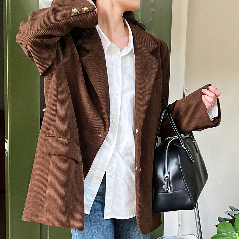 Женский вельветовый блейзер с отложным воротником