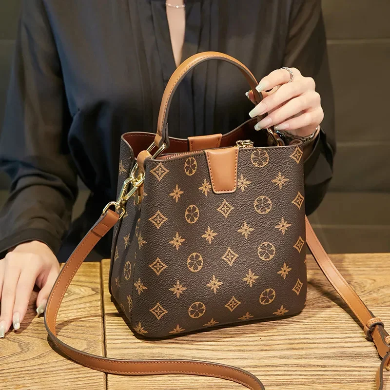 

IVK 15*20cm Luxury Women's Brand Clutch Bags Designer Round Crossbody Shoulder Purses Handbag Women Clutch Travel Tote Bag