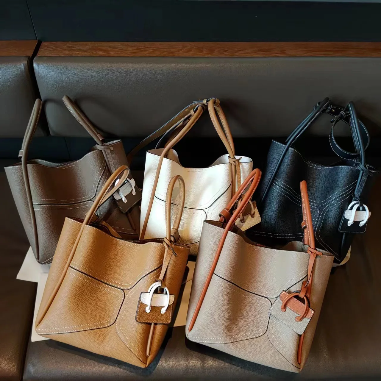 

Royal Bagger Genuine Leather Casual Female Handbags Large Capacity Hand Bags for Wemen 8602