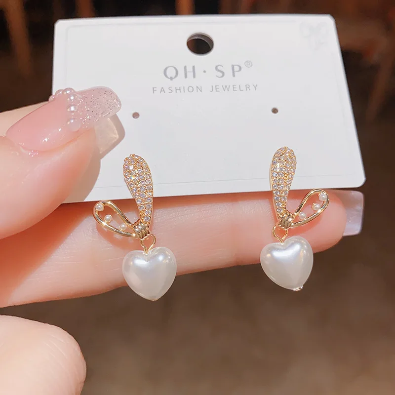 

Новинка лета 2023, изящные модные микро-инкрустированные милые серьги в виде кролика, роскошные высококачественные серьги неправильной формы с любовью для женщин, ювелирные изделия.