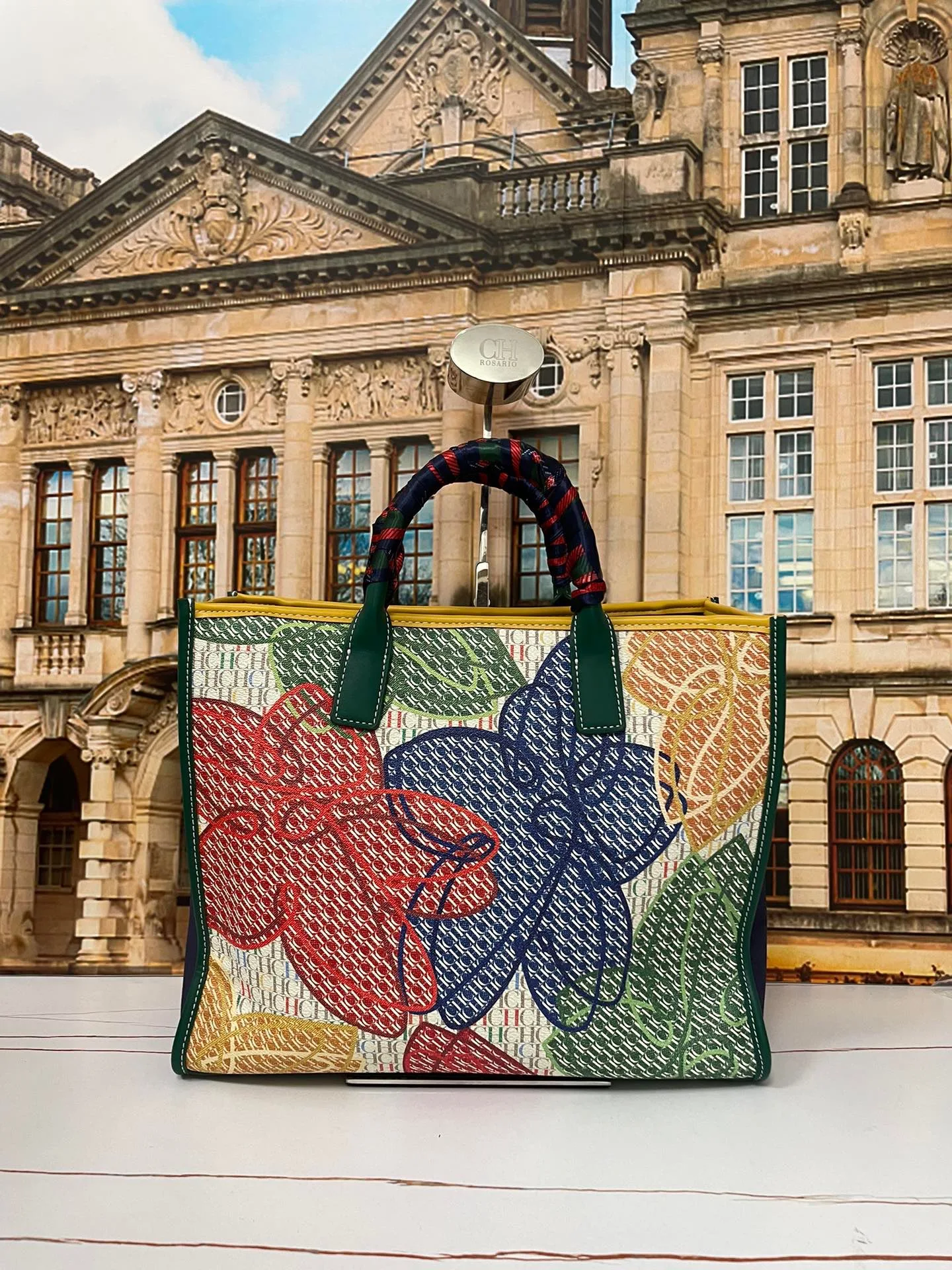 

CILMI HARVILL CHHC Women Handbag Large Capacity First Layer Cowhide Leather Material High Quality Metal Lock Design Bear Pattern