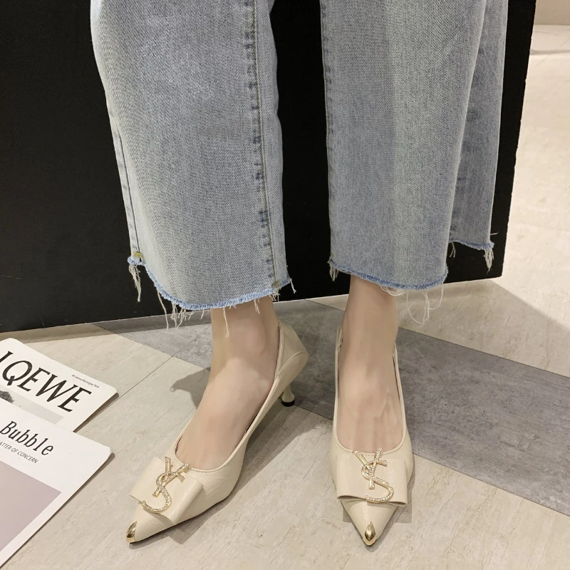 

Туфли-лодочки женские на тонких высоких каблуках, с острым носком