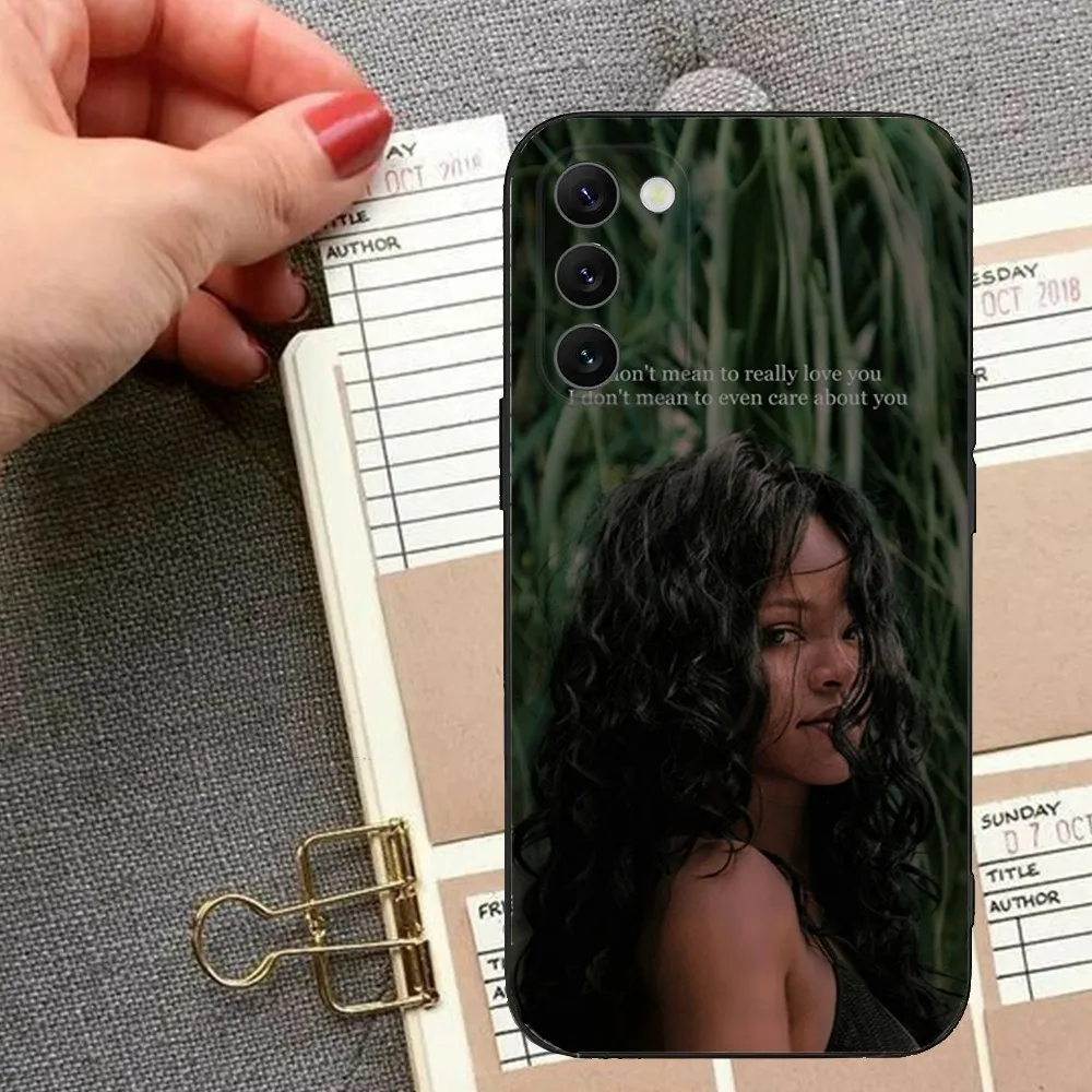 Singer R-RIHANNAS-S Phone Case For Samsung S24 23 22 30 21 10 9 Ultra Plus Lite FE 5G Black Soft