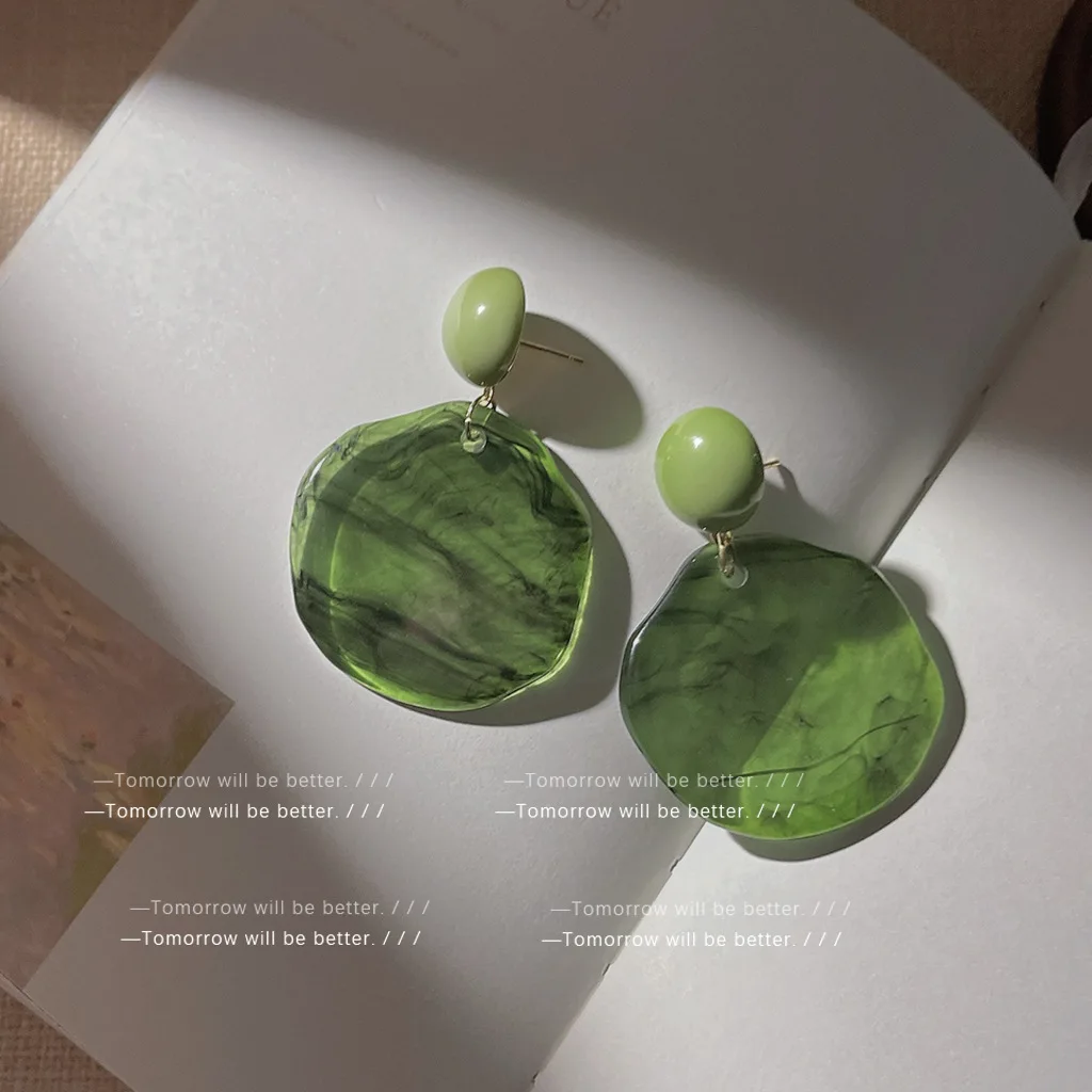 

Matcha Latte! Irregular halo dyed acrylic earrings for women with exaggerated design and personalized niche earrings