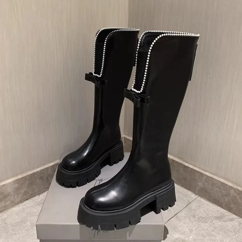 

Женские высокие сапоги с жемчугом и бантом, сапоги на платформе с V-образным вырезом, модные высокие сапоги до бедра в стиле панк на толстой подошве, сапоги до колена, 2023