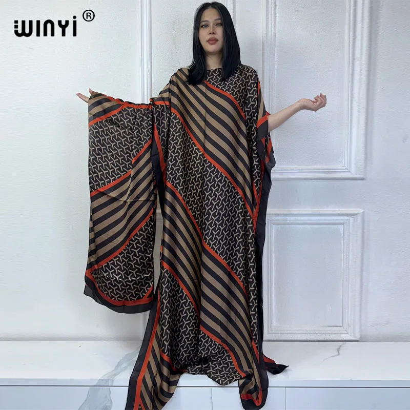 Платье-кафтан с круглым вырезом и коротким рукавом свободного покроя