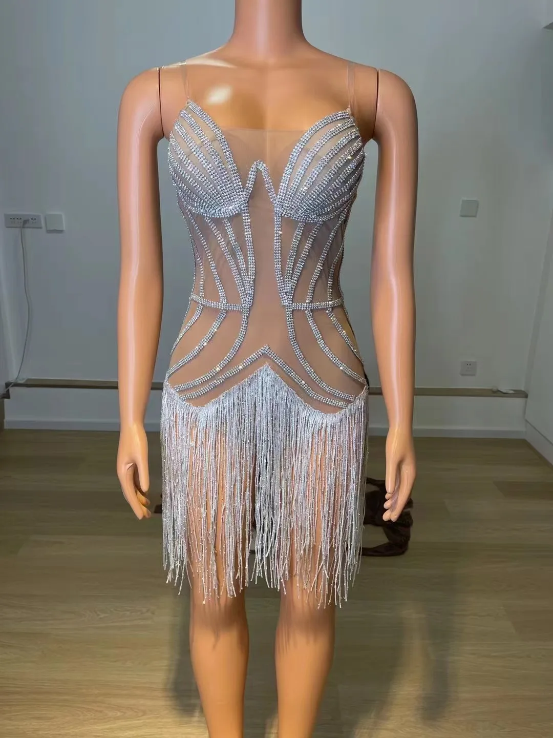 

HighEndCustomFullDiamondTasselSexyHalterDressFemaleSingerGuest ModelCatwalkHostCostume