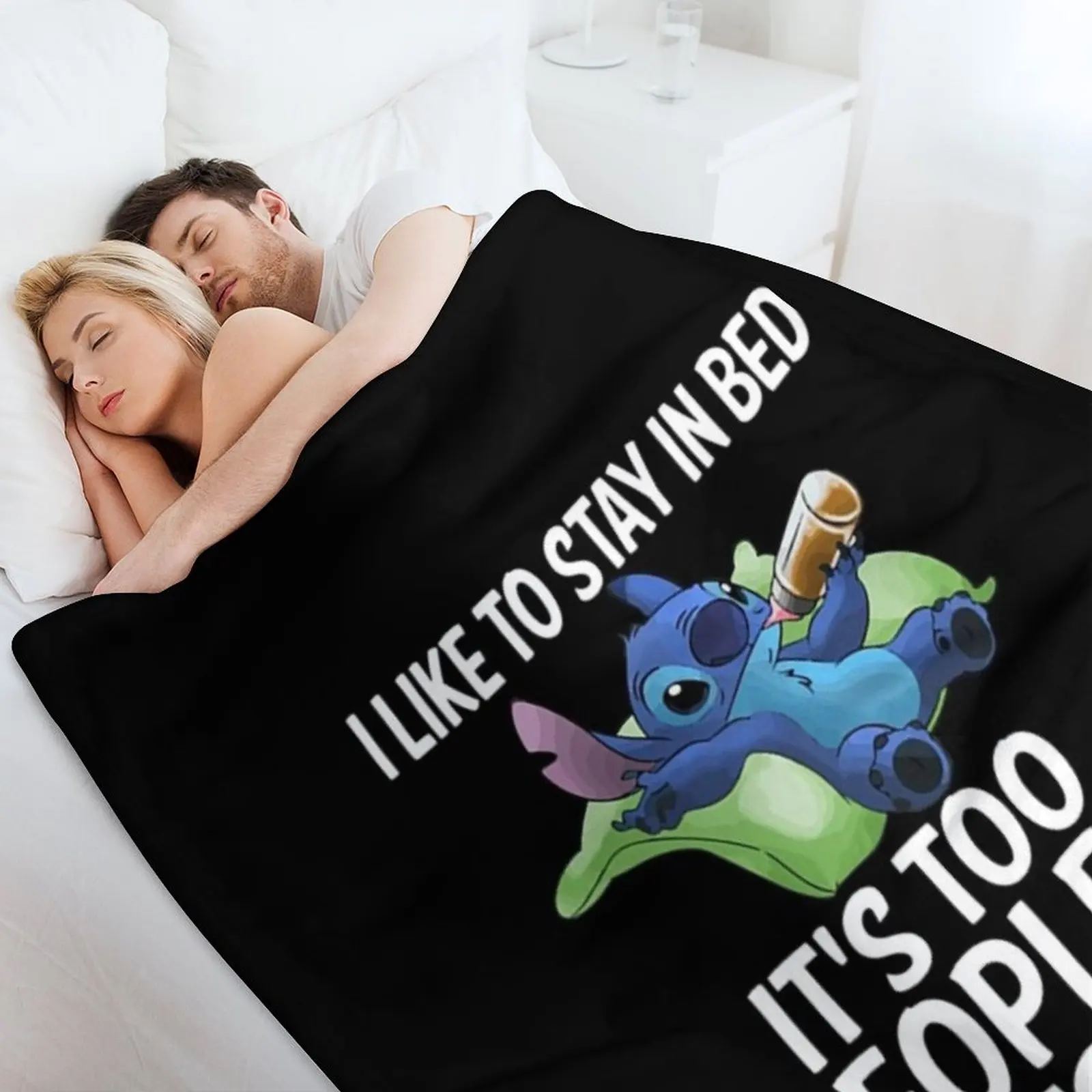 S t i c h I Like To Stay In Bed It's Too Peopley Наружное одеяло Фланелевые одеяла