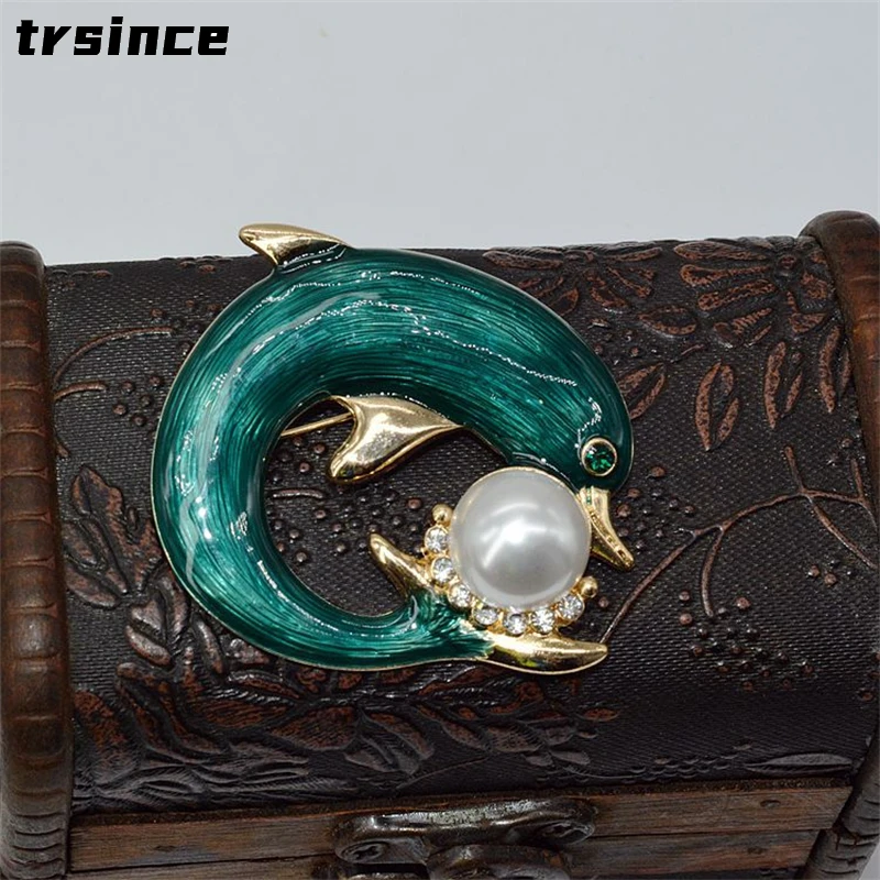 

Popular Pearl Dolphin Brooches Drop Glaze Bright Lake Blue Temperament Female New Brooch Pin Creative Corsage Gift