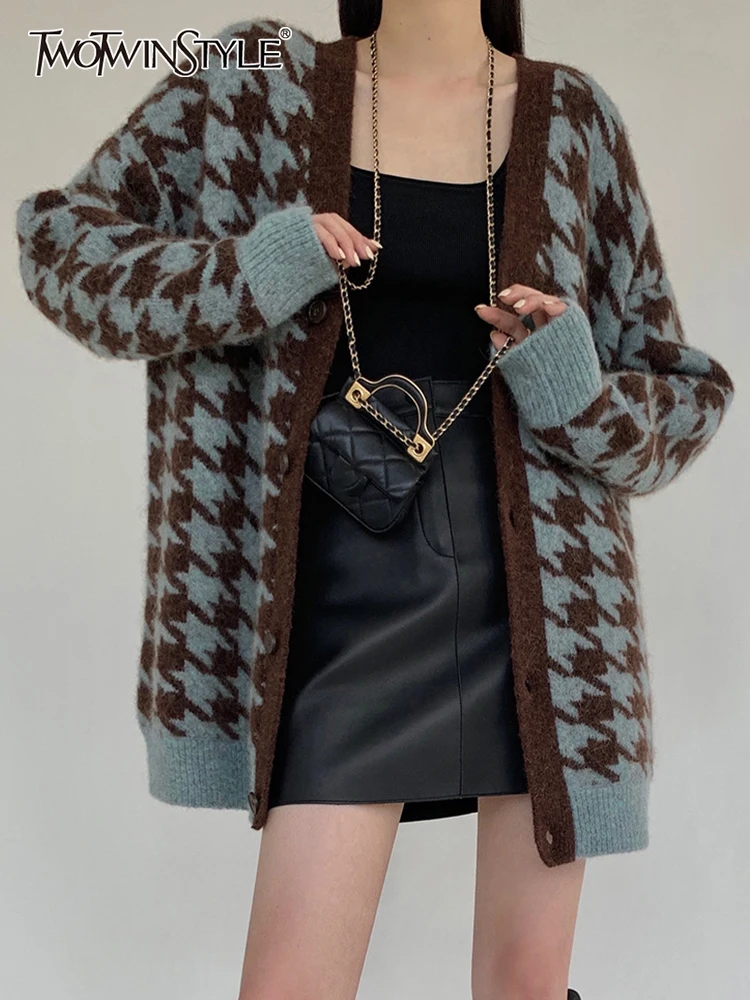 

TWOTWINSTYLE Casual Slim Colorblock Knitted Pullover Tops For Women Round Neck Patchwork Long Sleeve Sweater Female 2022 Clothes