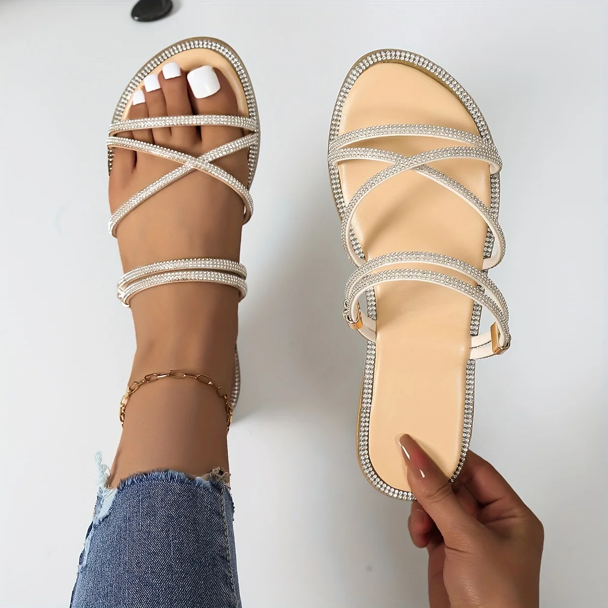 Женские тапочки новинка 2024 летние блестящие модные дизайнерские сандалии на