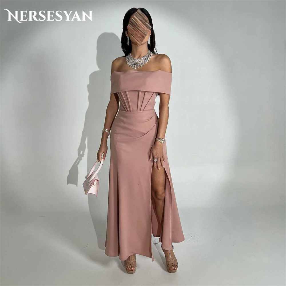 Простые атласные вечерние платья Nersesyan с открытыми плечами и открытой спиной