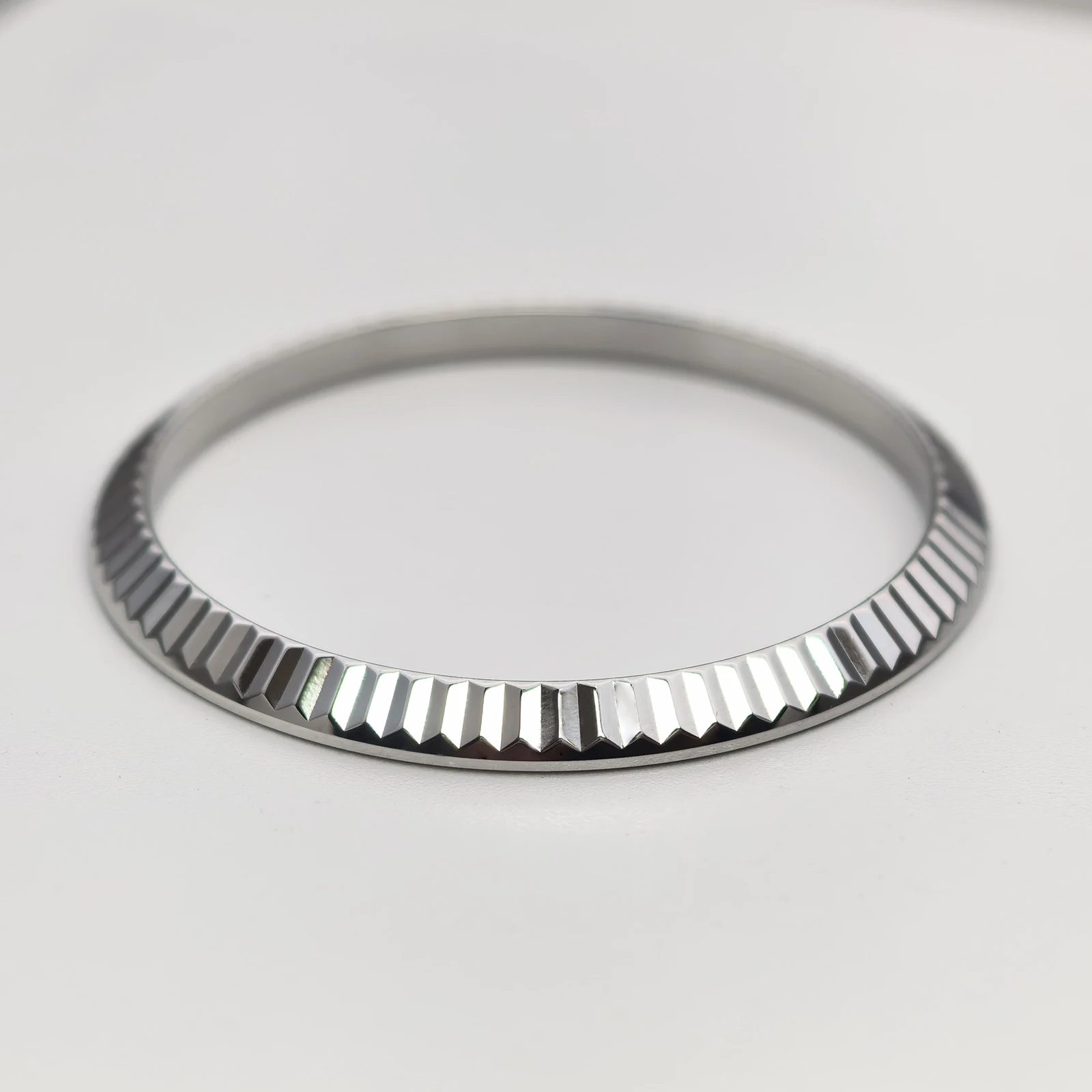Фото Позолоченный белым золотом рифленый безель для RLX Datejust 36 мм, подходит для моделей 126234, 116234, 126200, высококачественная запасная часть для часов. №5