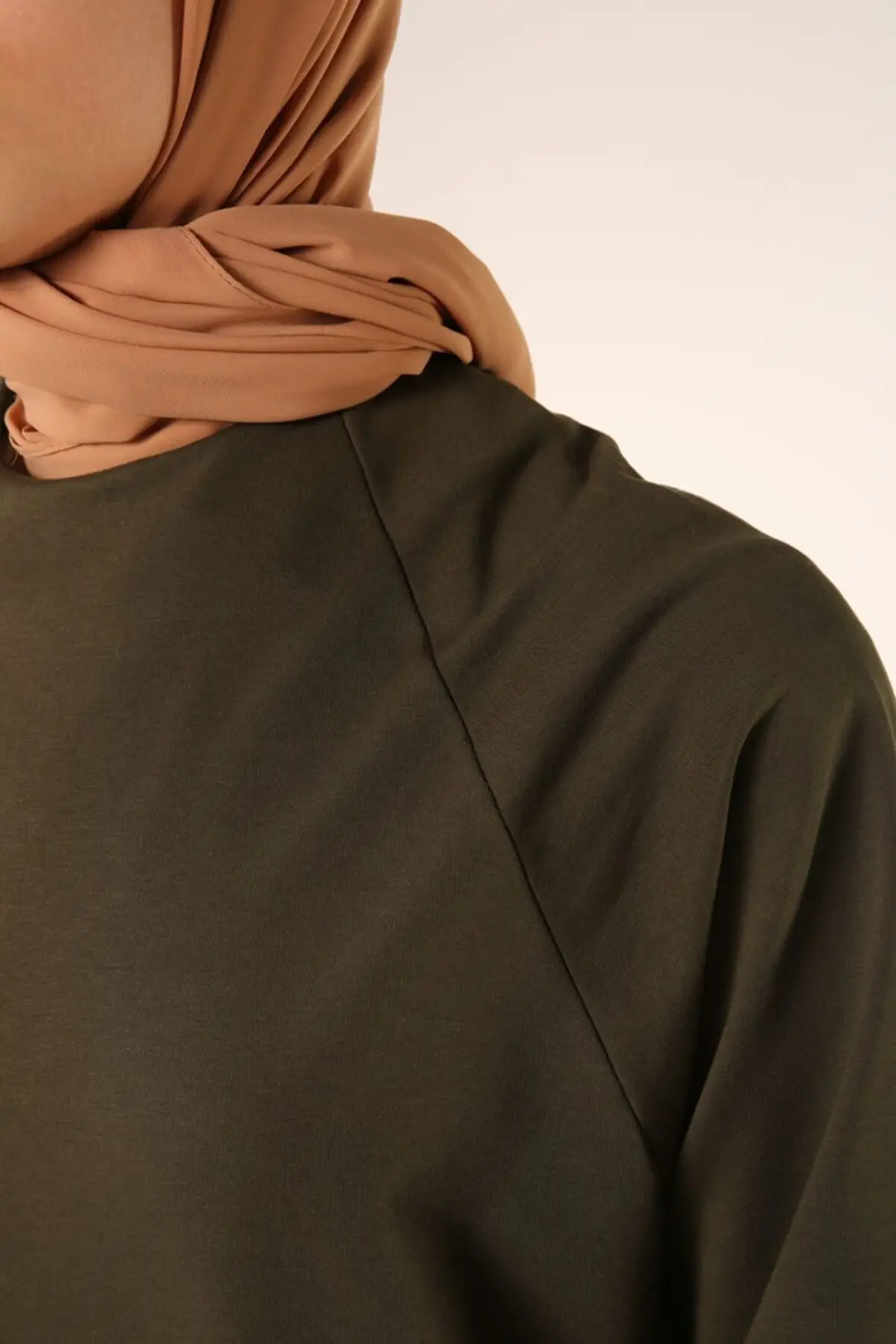 

Genuine Raglan Kolsrt Zipper Sweatshirt Women Muslim Sweatshirt 2021 Fashion