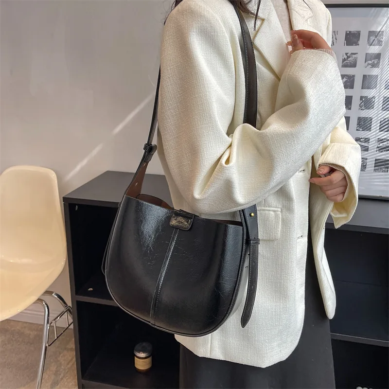 Textured Oil Wax Leather Retro Shoulder Bags Large Capacity Bucket Crossbody Bag for Women New Fashion Commuter Casual Satchel