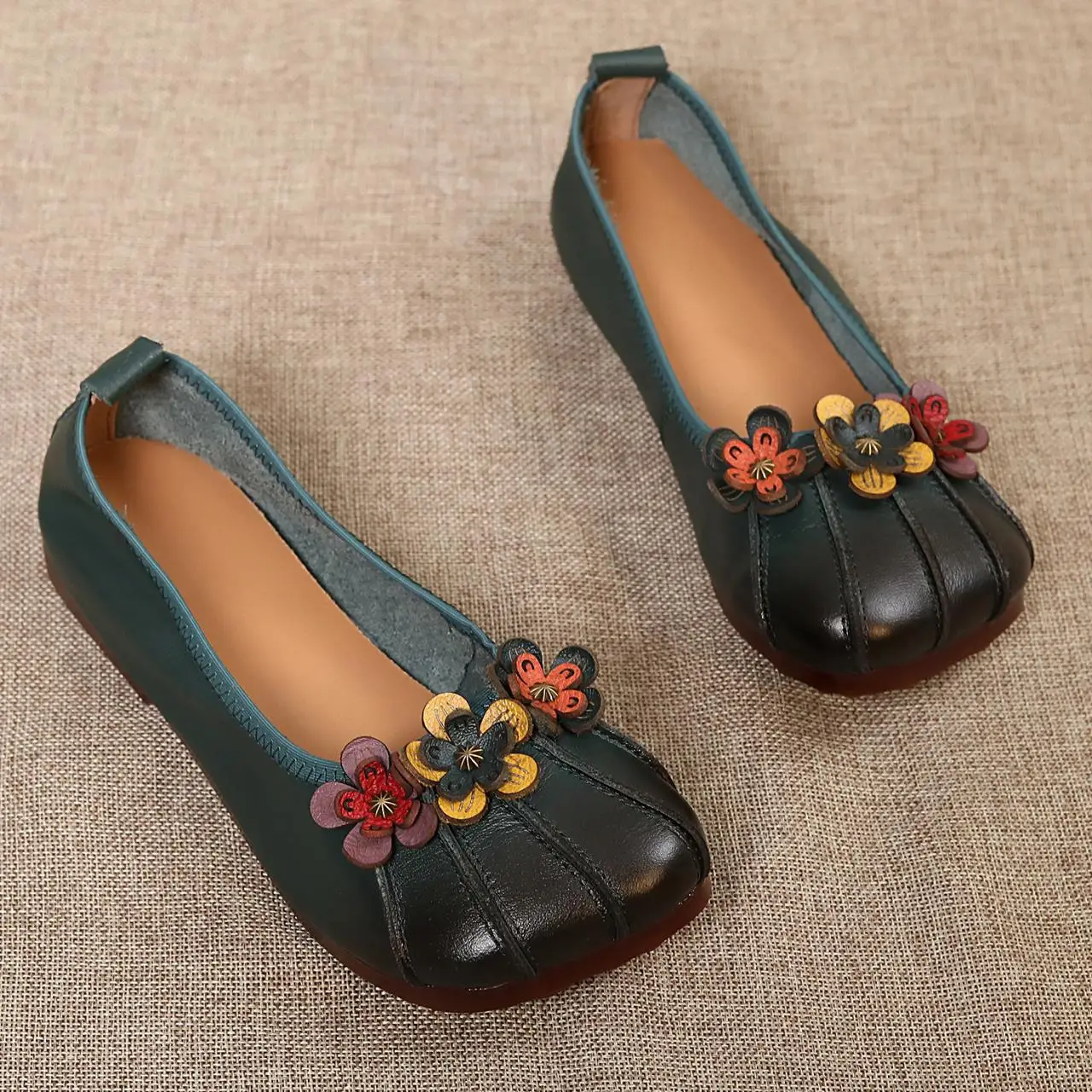 Xiuteng Shallow Mouth Retro Mother's Shoes Soft Bottom Slip On Peas Flat shoe Handmade Cowhide Flowers Ethnic Style Women's Shoe