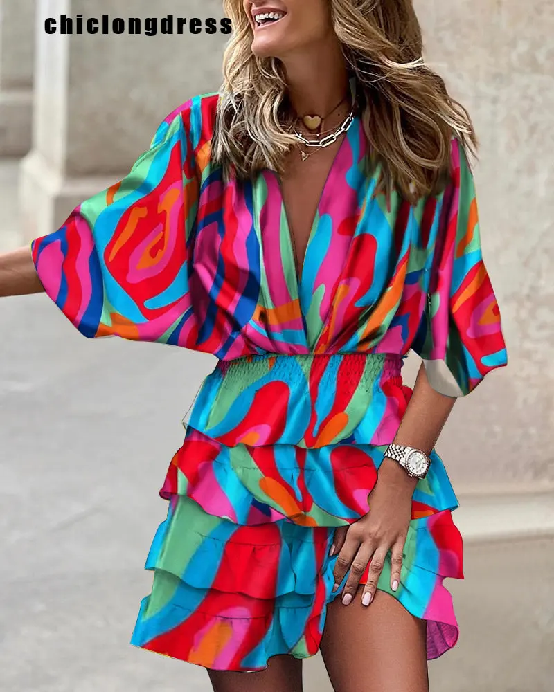 Женское мини-платье с рукавом летучая мышь V-образным вырезом и оборками