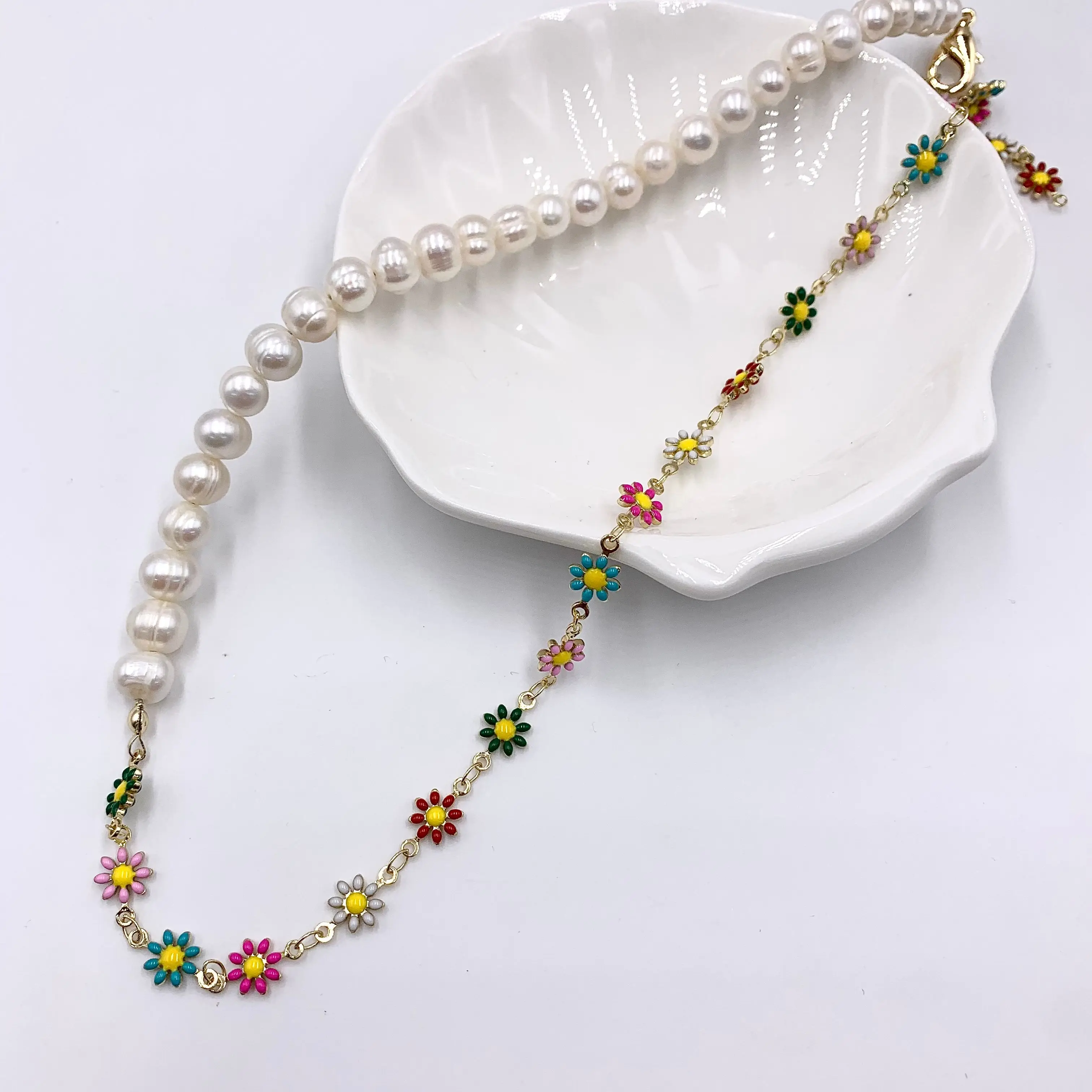 

5 Pieces Handmade Natural Pearl Necklace, Women's Party Gift, Colorful Flower Chain Necklace Wholesale