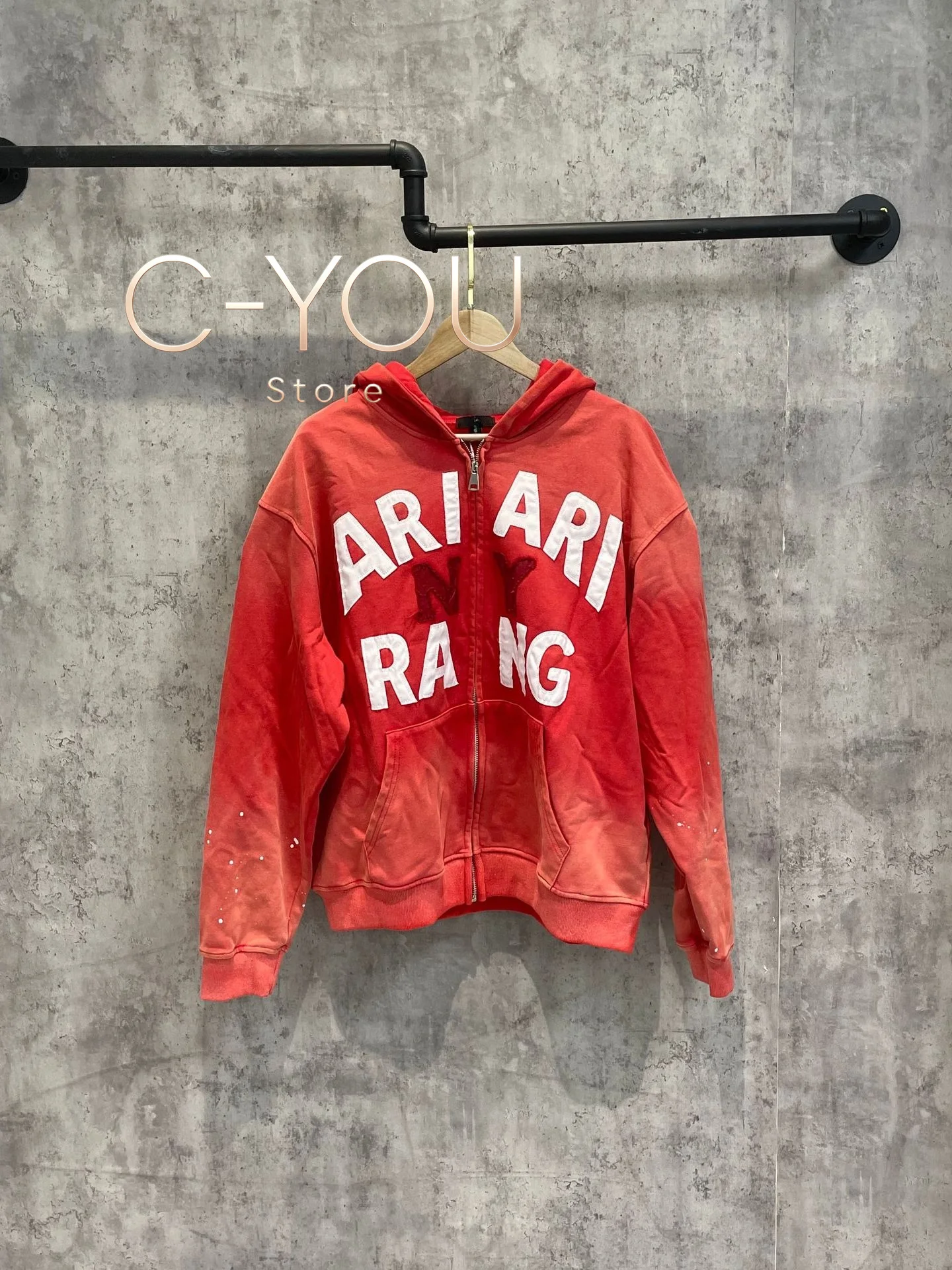 Фото Куртка Arirang Black для мужчин и женщин, на молнии, в стиле бейсбола, свободного кроя, уличный стиль, верхняя одежда, коллекционный предмет для фанатов, подходит для стирки и создания эффекта состаренности. №5