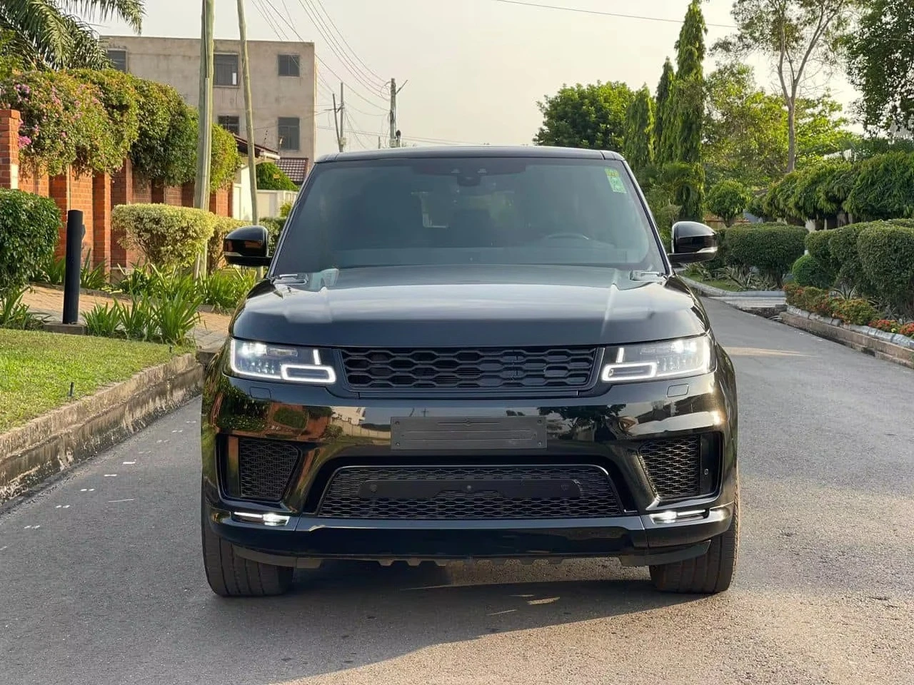 Фото Премиальный обвес для Range Rover Sport L494 2014 года, обновление до версии 2018-2020 SVR, прямая установка, прочный, спортивный дизайн. №4