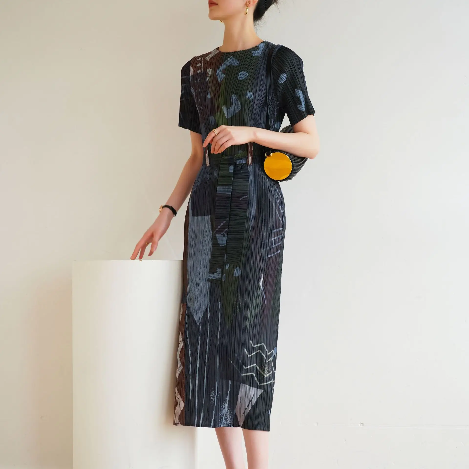 

Платье миаке Плиссированное с поясом, модное платье средней длины с разрезом сзади и тремя изгибами, шопинг качества, лето 2023