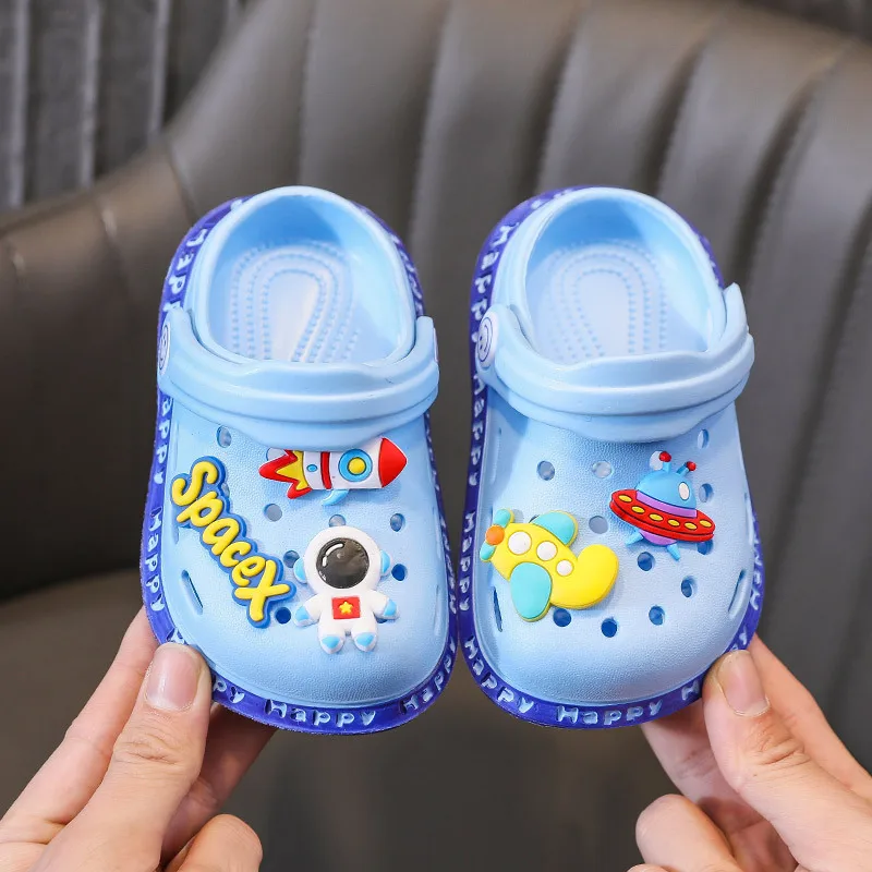 

2022 Baby Cartoon Astronaut Shoes for Girls Boys Children Spaceman Beach Sandals Child Designer Charms DIY Clogs For Kid Gift