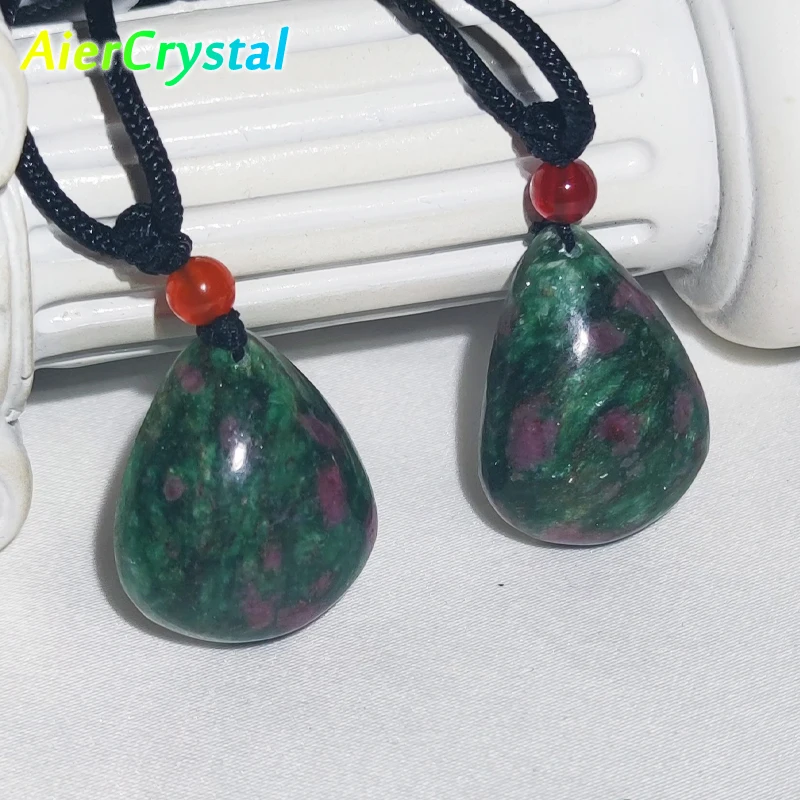 

Fashion Natural Red and Green Treasure Shaped Women's Jewelry Necklace Exquisite Creative Wild Couple Stone Pendant