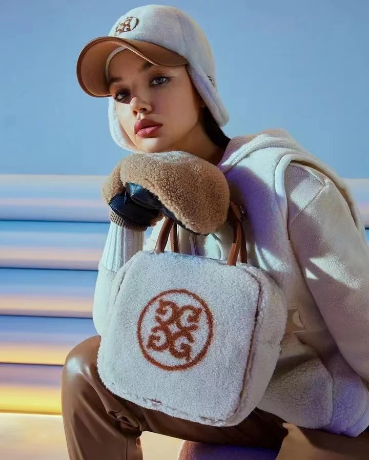 

Корейская плюшевая ручная сумка-мессенджер на одно плечо, аксессуары для одежды для гольфа, сумка для мелочей, универсальная спортивная сум...