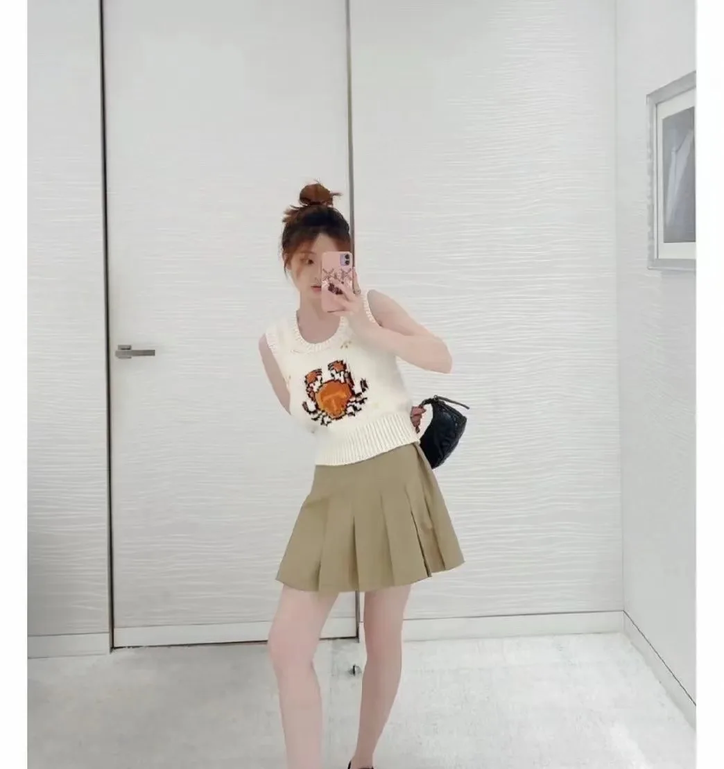 

2022 new cute pattern jacquard sleeveless vest knit top slim fit versatile pull-over round neck vest