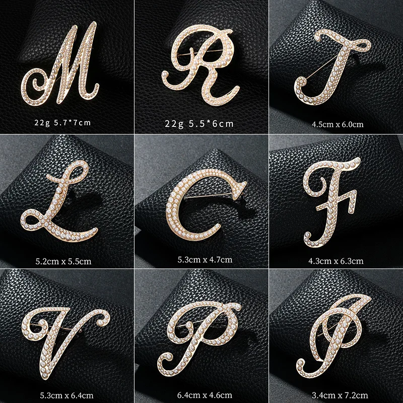 

Fashion English 26 Letter Brooch Luxury Imitation Pearl Brooches for Women Female Corsage Dress Accessories Jewelry Spille Donna