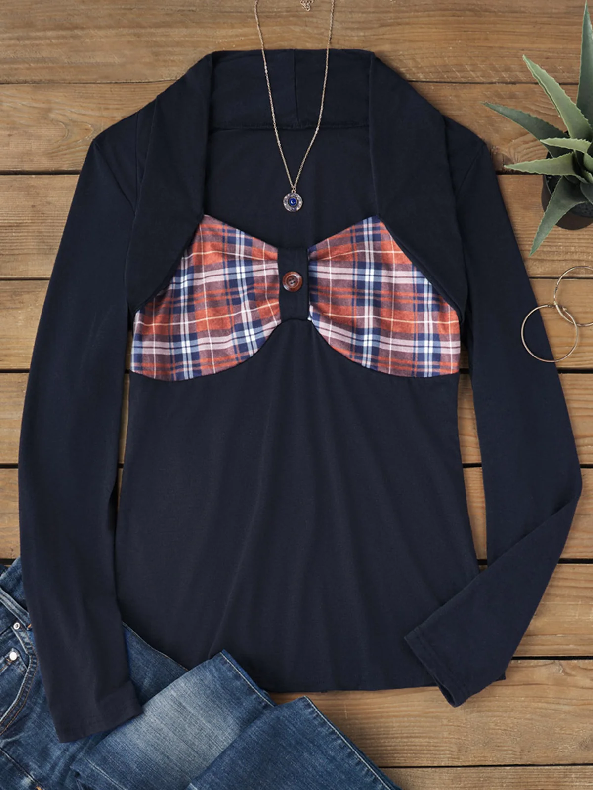 Рисунок 6 - Клетчатая блузка из двух частей с рюшами на пуговицах