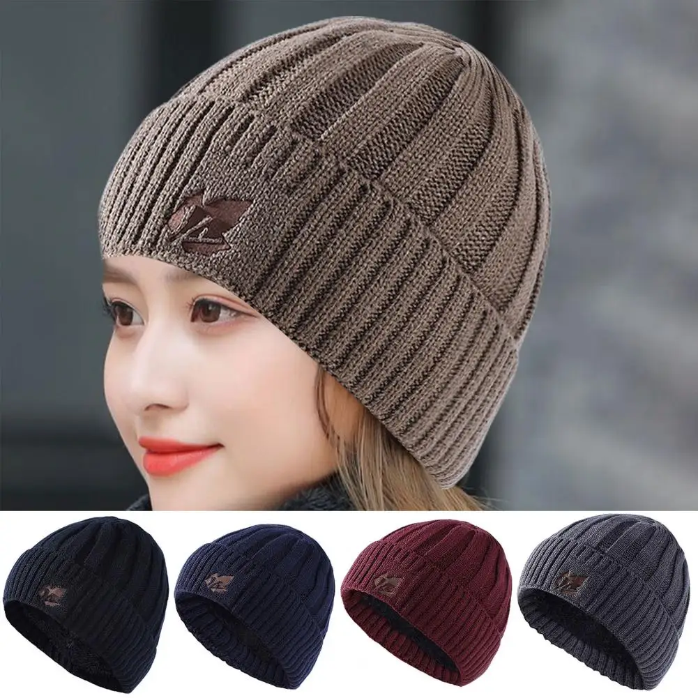 

Популярная модная вязаная шапка унисекс на осень и зиму