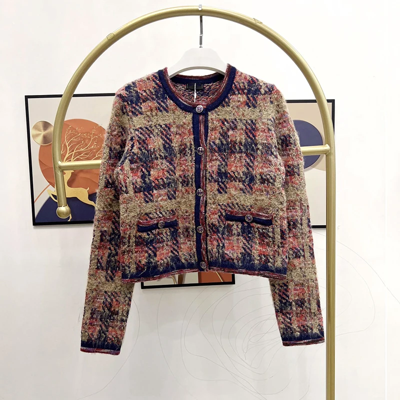 

2022 early autumn new fashion and elegant contrasting color plaid ladies short coat wool silk blend woolen knitted cardigan