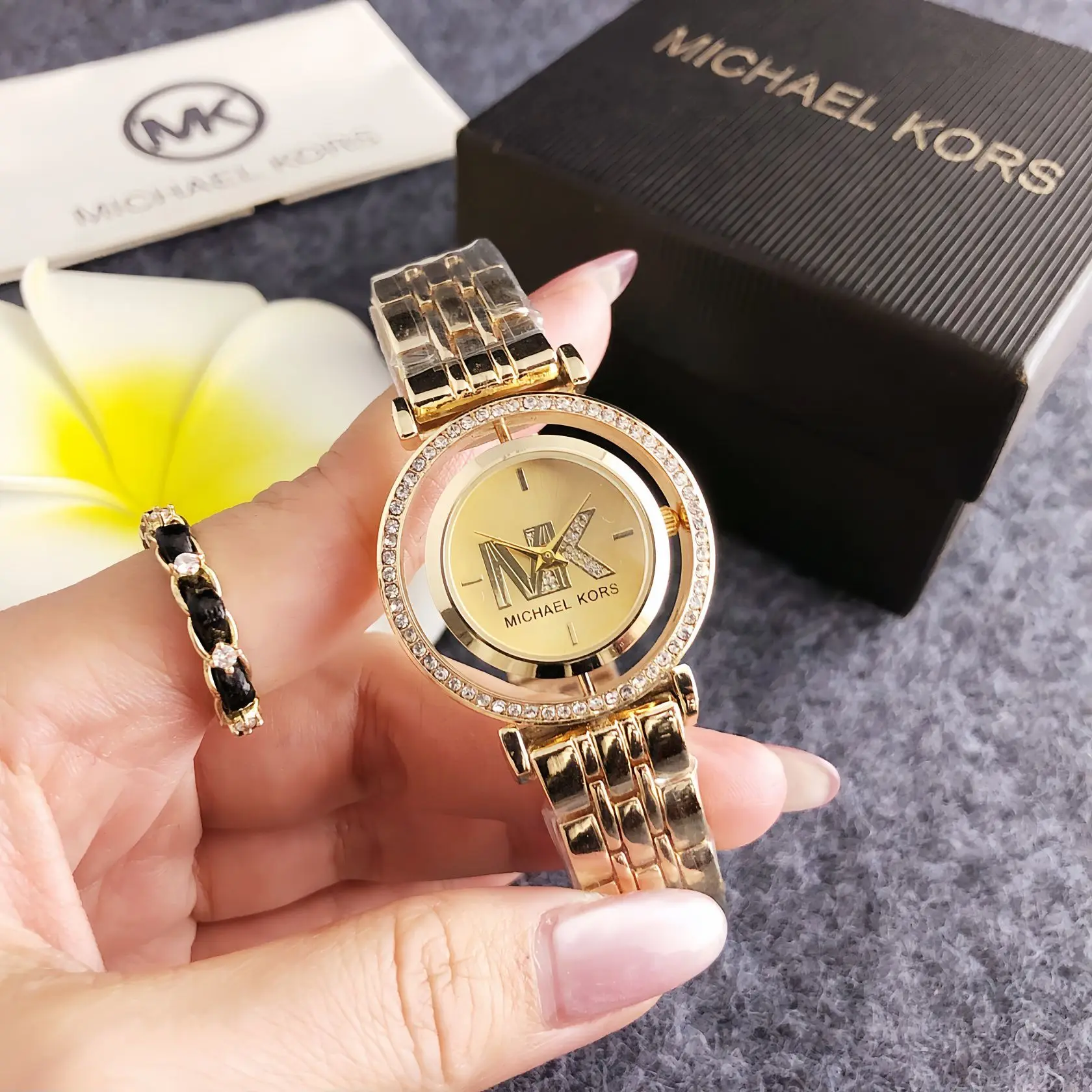 Фото Новые женские кварцевые часы Michael Kors 2026 года из нержавеющей стали, в комплекте с сумкой MK, роскошный дизайн, высококачественный элегантный подарок для женщин №2
