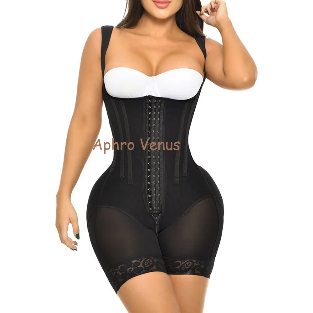 Faja Short Tirante Ancho Con 9 Varillas Frente Y Espalda Con 3 Lineas De Broches Realce Bootylicious