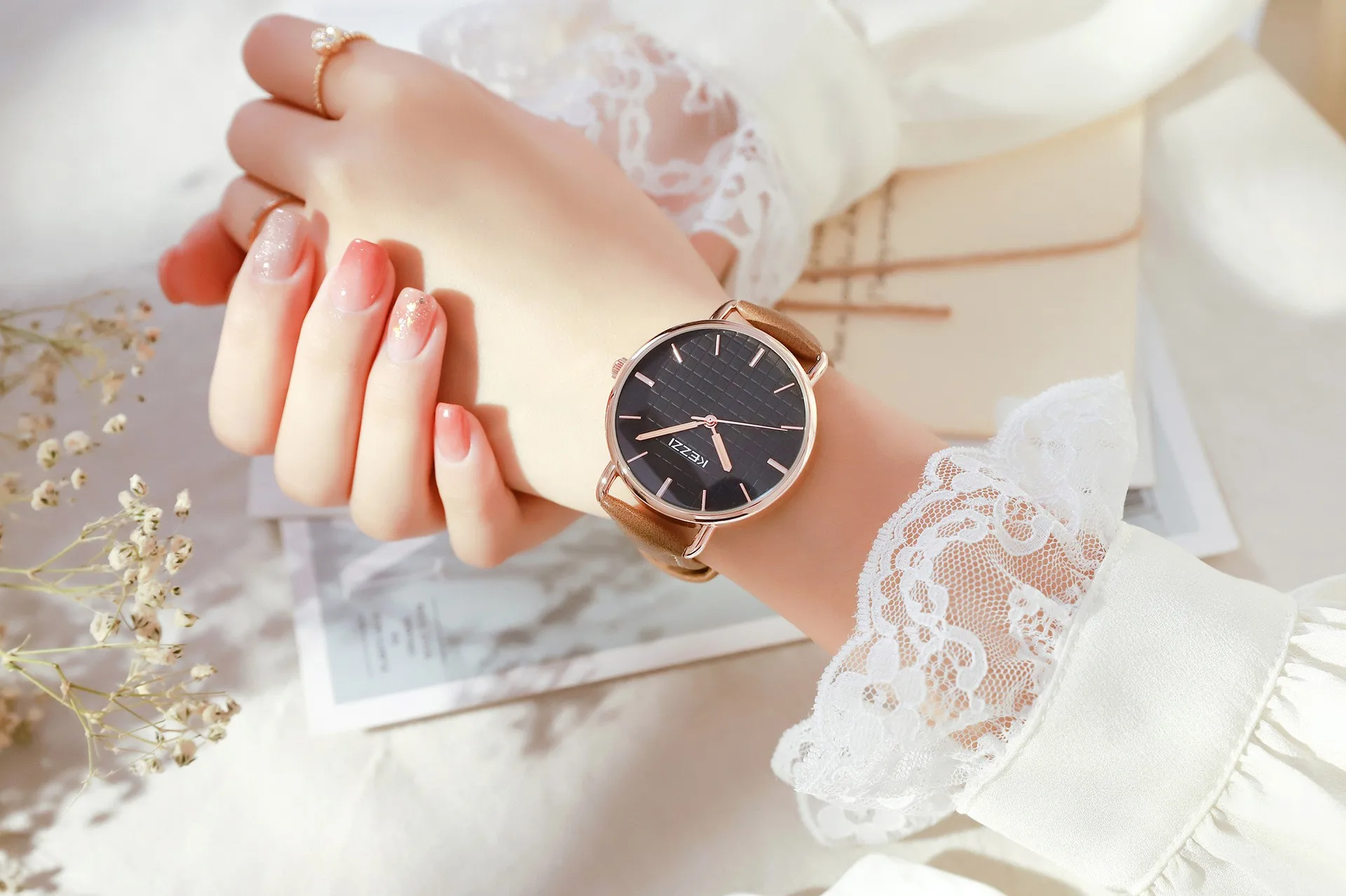 The same fashionable, cool and trendy women's watch made by Netcom is a simple quartz watch for senior high school students