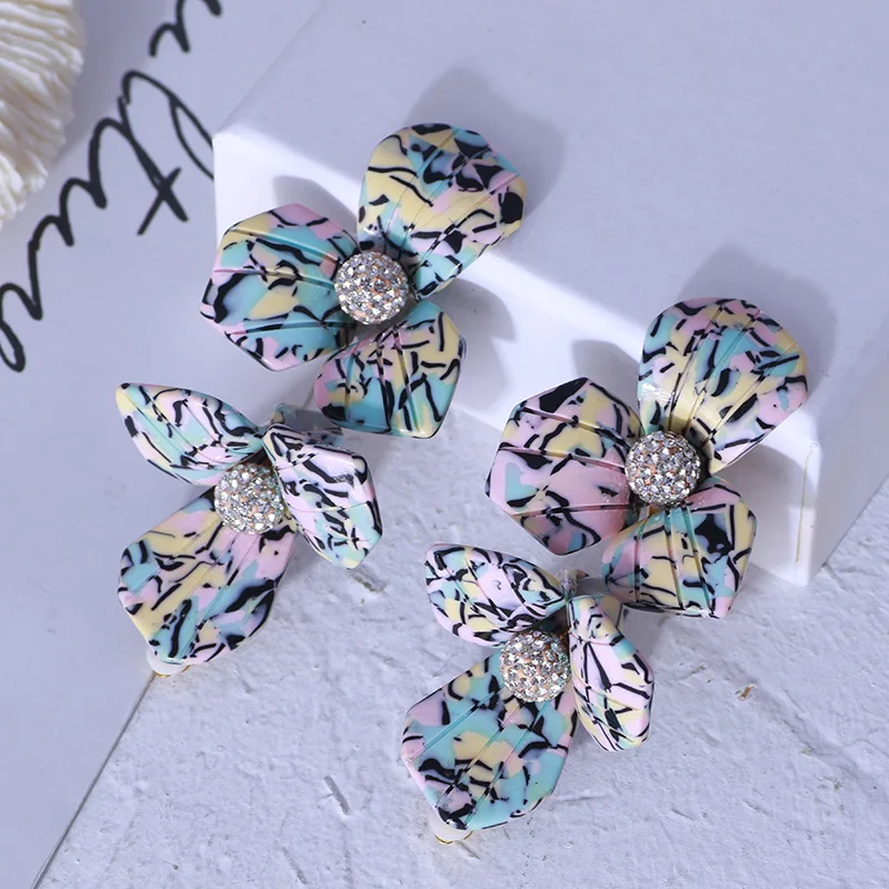 

Fashion Resin Flower Encrusted Diamond Ball Ball Clip Earrings