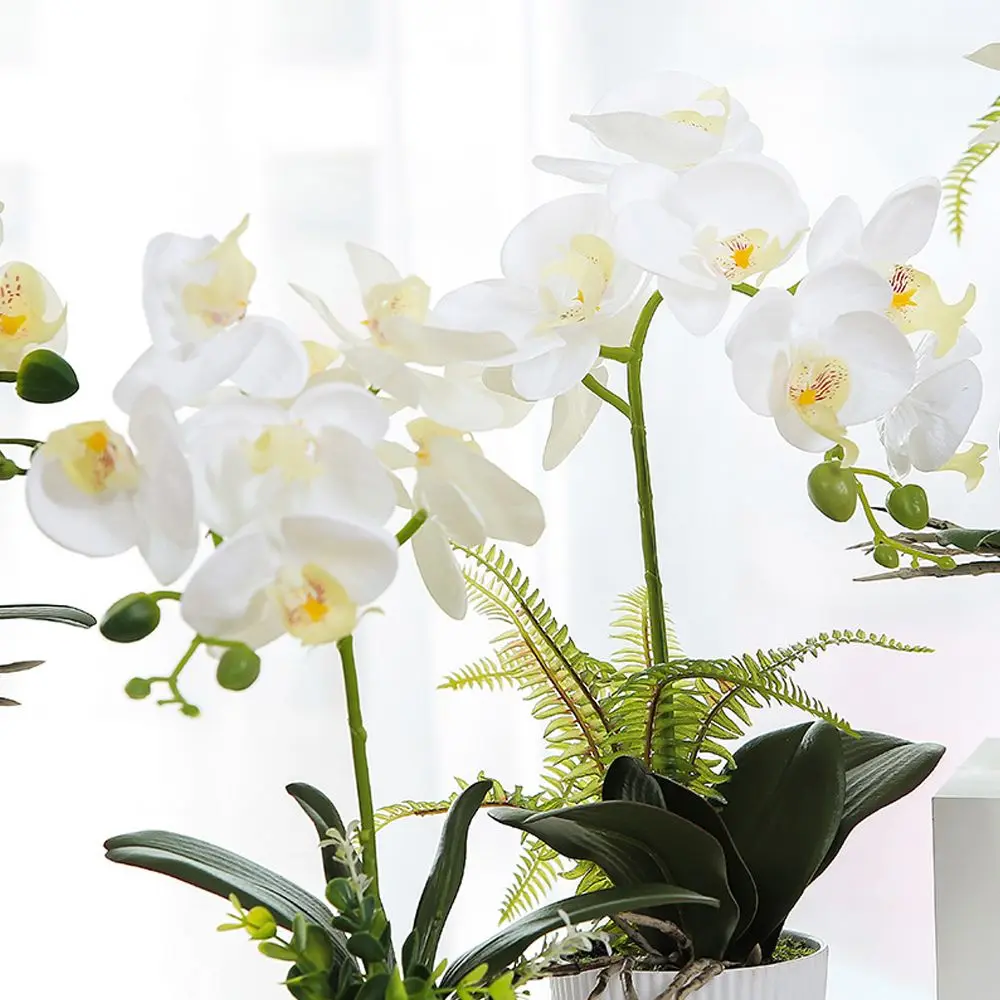 

Новые белые зеленые растения, искусственные цветы в горшке